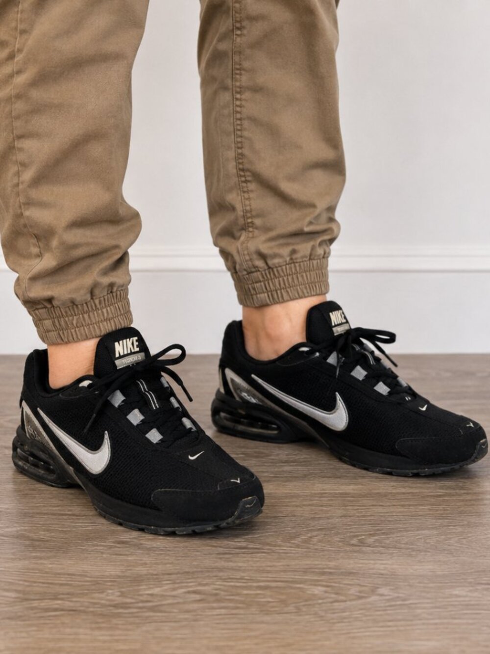 Nike Air Max Torch 3 Men’s Running Shoes Black White Size 11.5
